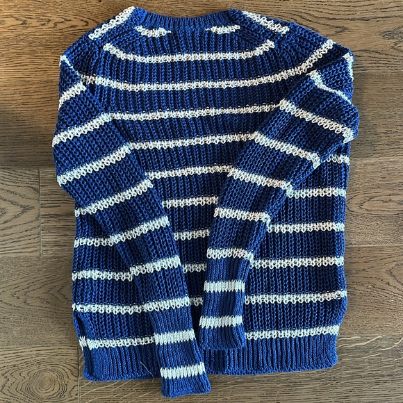 Blue white striped light knit size medium - Picture 4 of 5